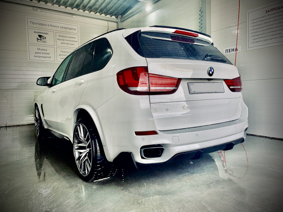 Gloss Black Performance spoiler kit for BMW X5 F15 M Sport models